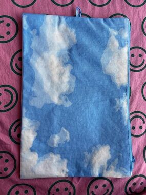 BAGGU large go pouch, clouds, NWOT